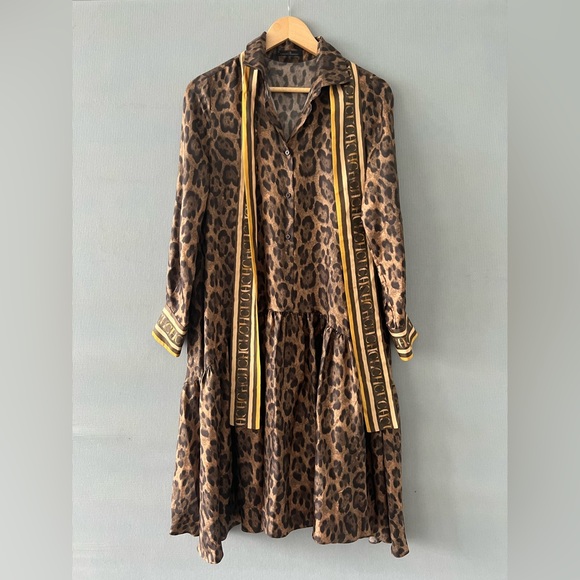 CH Carolina Herrera Oversize Leopard Print silk Midi dress - Picture 2 of 5